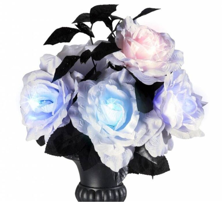 HalloweenkledingVerkoop -HalloweenkledingVerkoop bloemstuk met 6 witte rozen met kleurverlichting 1 768x698 1