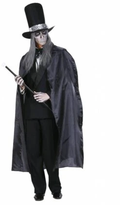 Zwarte Of Rode Capes Voor Halloween