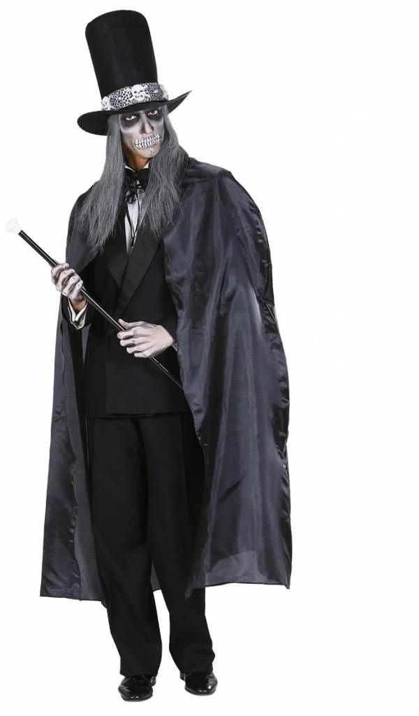 Zwarte Of Rode Capes Voor Halloween 1 Zwarte Of Rode Capes Voor Halloween